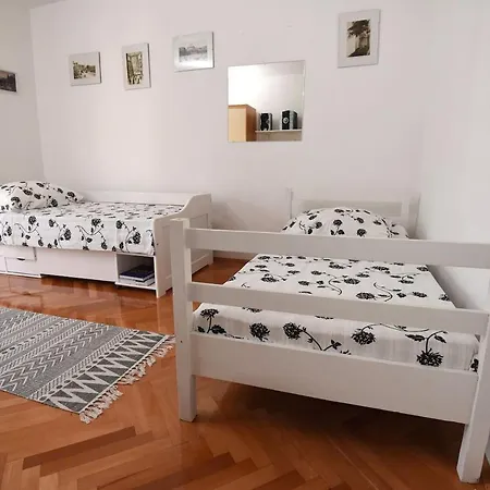 Apartment Apartments Zara - Short Walk To Center