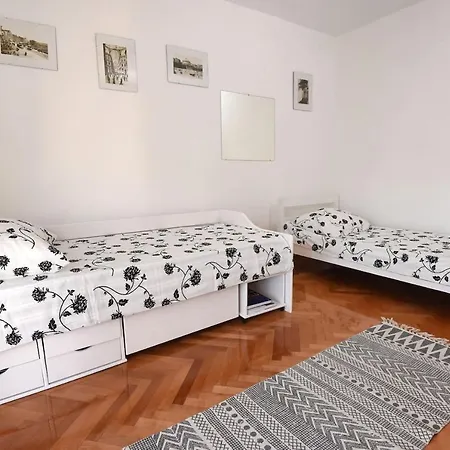 Apartments Zara - Short Walk To Center Apartment